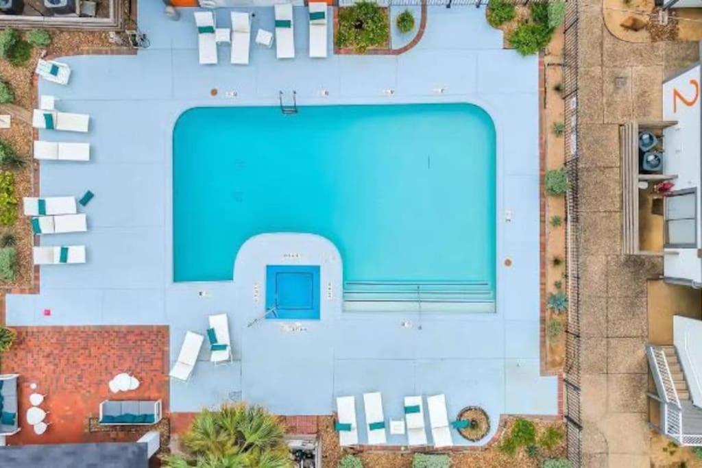 Lux Suite /King Bed /Free Parking/Pool/First Floor 휴스턴 외부 사진