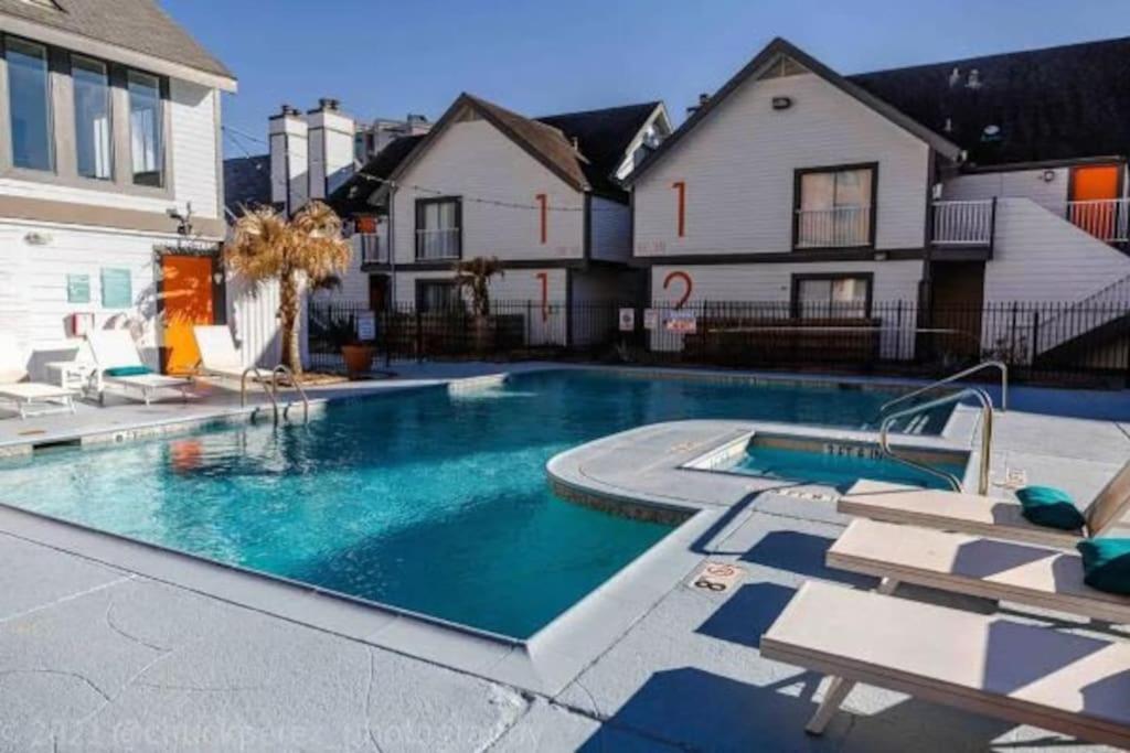 Lux Suite /King Bed /Free Parking/Pool/First Floor 휴스턴 외부 사진